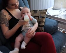 Fütterung des Babys. Quelle: Youtube Screenshot