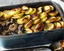 Einfaches Rezept für Kartoffeltopf mit Huhn und Champignons