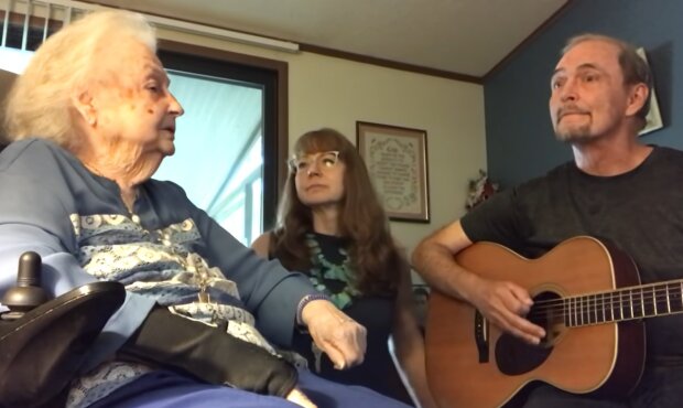 Talentierte Großmutter. Quelle: Screenshot YouTube