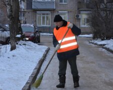 Pariser Müllmann  der sich um die Umwelt kümmert, ist ein Social-Media-Star geworden