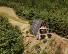 41-Jährige verkauft ihr selbst gebautes Holzhaus – ohne Erfolg. Quelle: Youtube Screenshot