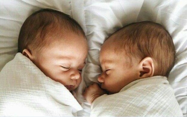 Zwillinge, die drei Jahre nach dem Abgang ihres Vaters in die andere Welt geboren wurden, erfuhren die Wahrheit über ihre Familie