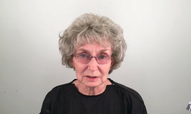 Geschickte Hände des Stylisten erweckten die Frau wieder zum Leben, nachdem ihr Mann die Welt verließ