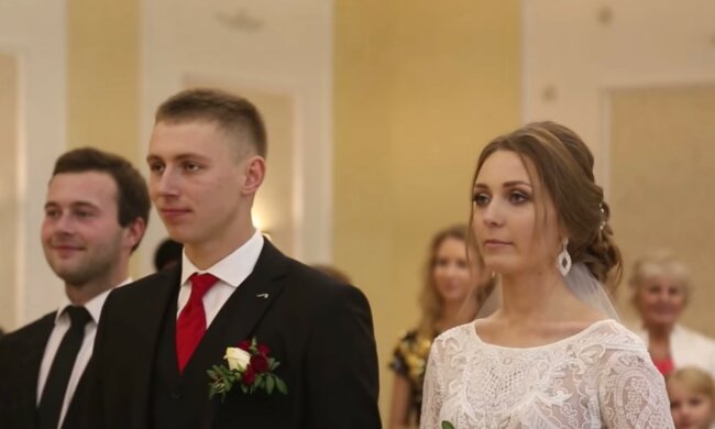 Der Mann und die Frau hatten nicht mehr lange Zeit und beschlossen, im Krankenhaus zu heiraten