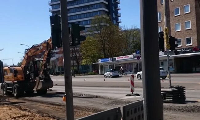 Baustellen in der Straße. Quelle: Youtube Screenshot