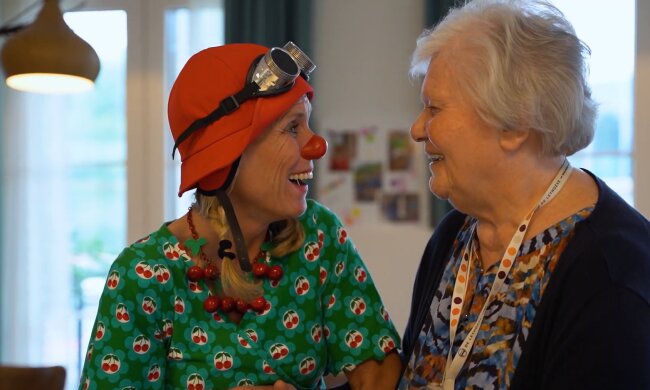 Lachen kennt kein Alter: Clowns bringen Freude in Altenheime
