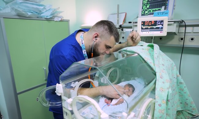 Geboren in Woche 23 – und ohne Mama. Quelle: Youtube Screenshot