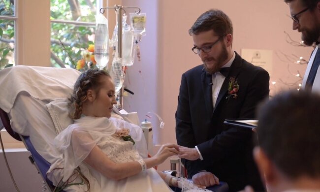 Eine Hochzeit im Krankenhaus. Quelle: Youtube Screenshot