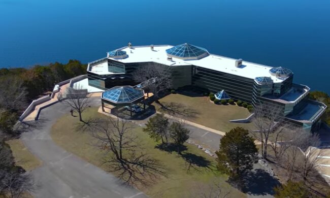 Evergreen Crystal Palace. Quelle: YouTube Screenshot