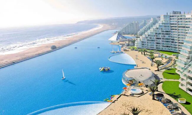 Wie das größte Schwimmbad der Welt aussieht