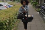 „Papa chillt, Mama schafft: Wenn Väter beim Baby plötzlich 'Pause' haben“