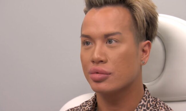 Die Kunst der Lippenverschönerung. Quelle: Youtube Screenshot