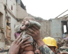 Zweiundzwanzig Stunden unter den Trümmern: Wie lebt ein Baby, das ein Erdbeben überlebt hat