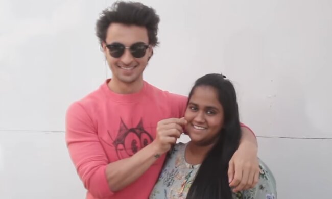 Die Familie von Bollywood-Star Salman Khan adoptierte und zog ein Waisenkind auf, das einmal auf der Straße bettelte