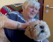 Eine Witwe konnte nicht aufhören zu weinen, als sie den Hund wiedersah, den ihr Mann ihr geschenkt hatte