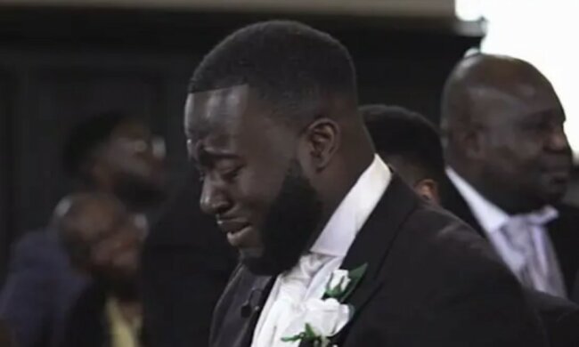 Er brachte in den Tränen aus: warum der Bräutigam bei der Hochzeit direkt vor dem Altar weinte