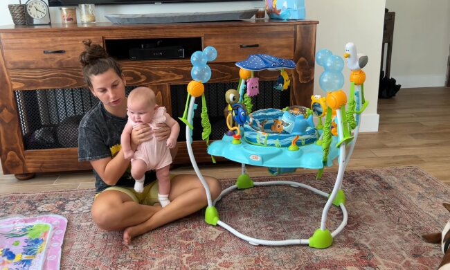 Liebevolle Tante. Quelle: Youtube Screenshot