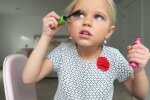 Mädchen und Make-up. Quelle: Youtube Screenshot