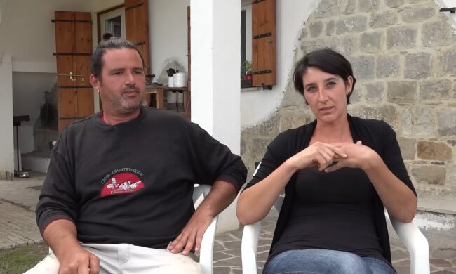 „Wir leben mit nur 400 Euro im Monat – und sind trotzdem glücklich“. Quelle: Youtube Screenshot