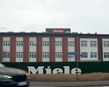 23.900 Unternehmen am Ende:23.900 Unternehmen am Ende. Quelle: Youtube Screenshot