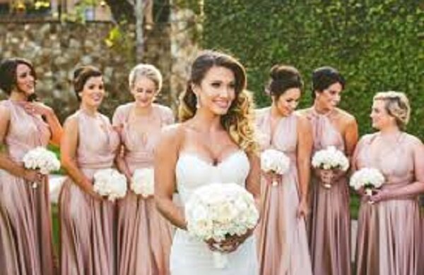 Die Braut machte eine Liste der luxuriösen Geschenke und beschloss keine armen Gäste einzuladen