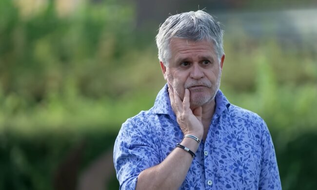 „Trotz aller Liebe: Ich bin ein Opa ohne Umarmungen“. Quelle: Youtube Screenshot