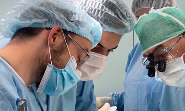 Die Operation. Quelle: Screenshot YouTube