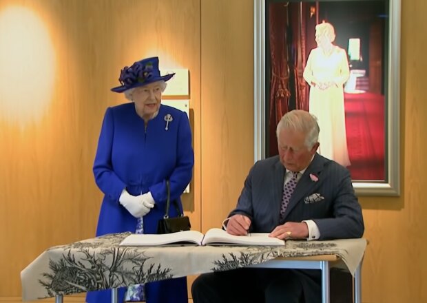 Elizabeth II. und Prinz Charles. Quelle: Screenshot Youtube