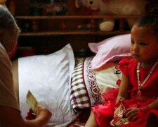 Uralte Traditionen: Das 3-jährige Mädchen wurde als lebende hinduistische Göttin anerkannt