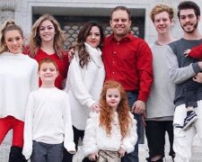 Wie eine 45-jährige Mutter von sieben Kindern es schafft, wie eine 20-jährige Frau auszusehen