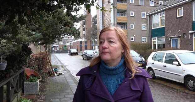 Inge (54) kritisiert Parkplatzmangel in Frankfurt. Quelle: Youtube Screenshot