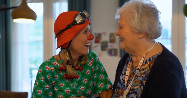 Lachen kennt kein Alter: Clowns bringen Freude in Altenheime