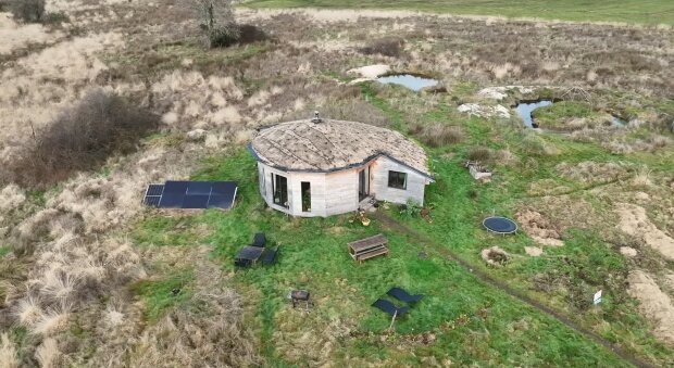 Das Haus kostet weniger als ein Mittelklassewagen. Quelle: Youtube Screenshot