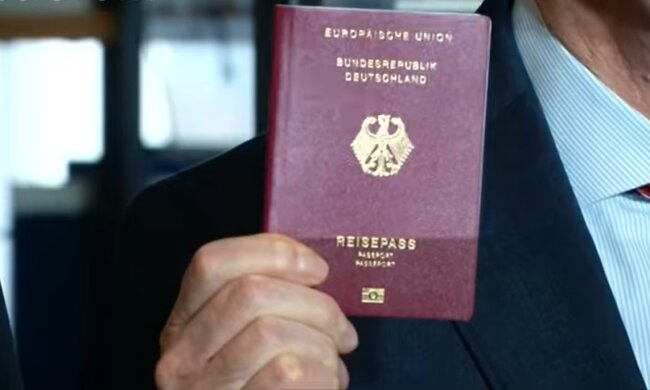 Der deutsche Reisepass. Quelle: Youtube Screenshot