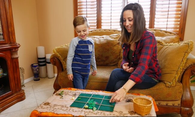 Eine Mutter, die selbständige Kinder erzieht. Quelle: Youtube Screenshot