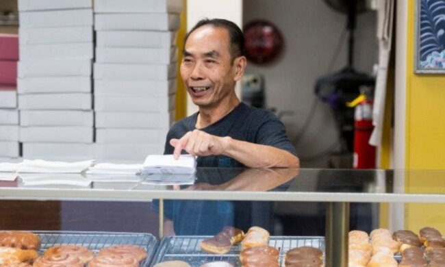 Wie die Leute anfingen, Donuts vom Verkäufer abzukaufen, damit er früh nach Hause zurückkehrte