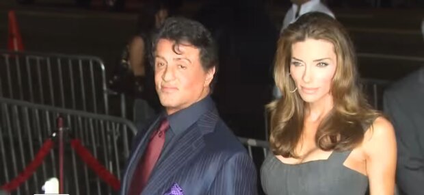 Sylvester Stallone, Jennifer Flavin. Quelle: Youtube Screenshot