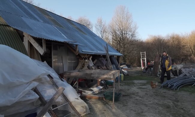 „Hier wohnt Anton. Hilfe wohnt hier nicht.“ Quelle: Youtube Screenshot