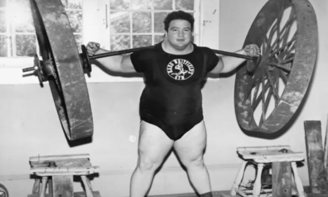 Die Geschichte von Paul Anderson: ein Fußballer, der 2844 kg auf den Schultern halten konnte