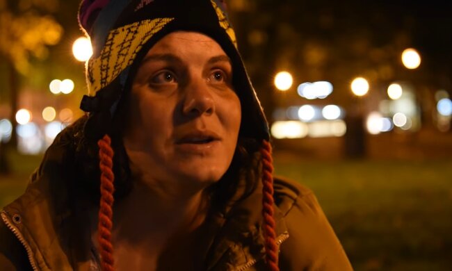 Obdachlose Frau. Quelle: Youtube Screenshot