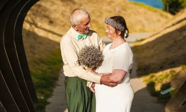 "Die Jungverheirateten im Alter": Das georgische Paar heiratete nach 55 Jahren des Zusammenlebens