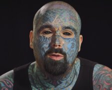 Die Leinwand des Lebens: Ein Mann, der seinen ganzen Körper zu 100 Prozent mit Tattoos bedeckt hat