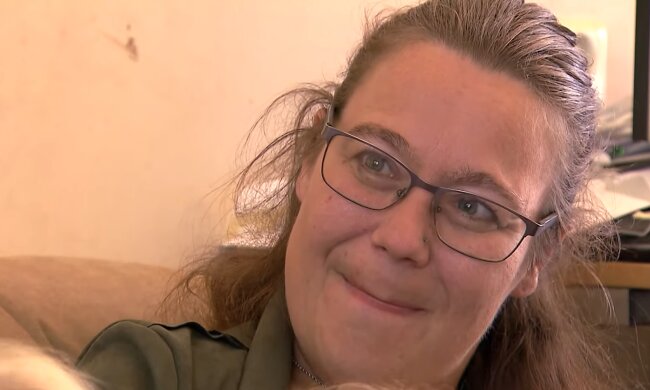 „Ich lächle, während die Angst in mir schreit“. Quelle: Youtube Screenshot