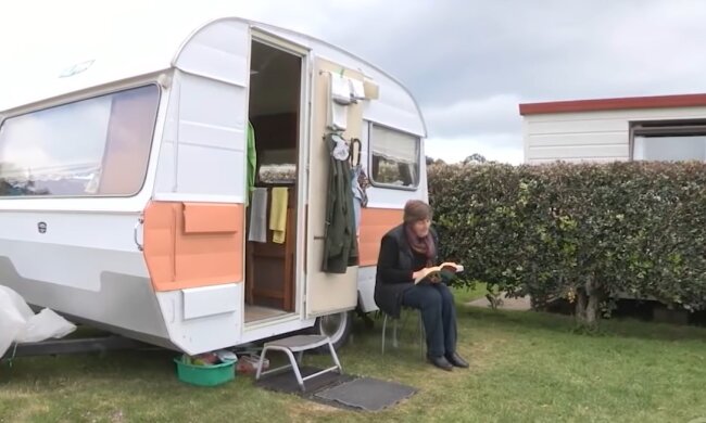 Frau Müller lebt einfach im Wohnmobil. Quelle: Youtube Screenshot
