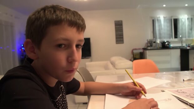 Hausunterricht statt Klassenzimmer. Quelle: Youtube Screenshot