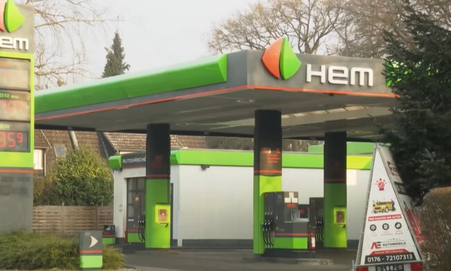 Benzin-Irrsinn ohne Ende. Quelle: Youtube Screenshot