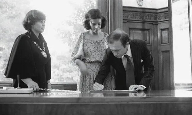 Liebesgeschichte: Wie heiratete ein gewöhnlicher Beamter eine Milliardärin