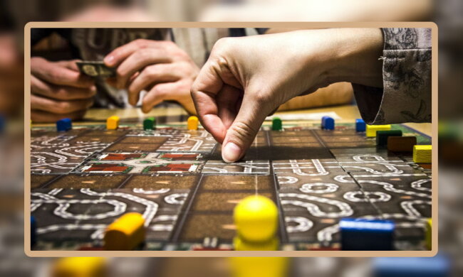 Ein Spielbrett. Quelle: mann-ivanov-ferber.com