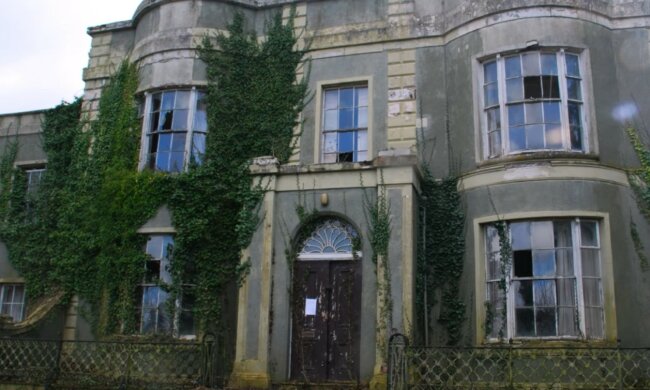 Das Geheimnis des unauffälligen Äußeren. Quelle: Screenshot YouTube