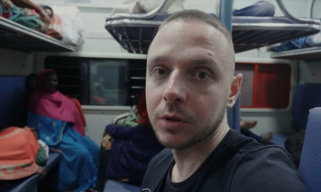 Mann verbrachte 48 Stunden in einem Zug in Indien unterwegs. Quelle: Screenshot Youtube